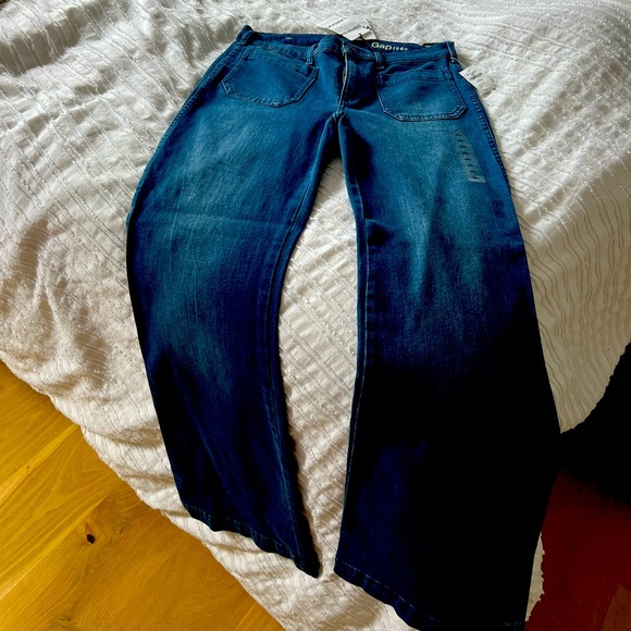 BNWT Gap AUTHENTIC FLARE MID RISE STRETCH - size 28s (6short) - Picture 3 of 5